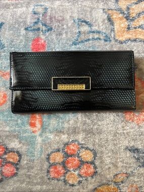 Vintage Gaofan Glossy Black Patent Clutch with Gold Accent
